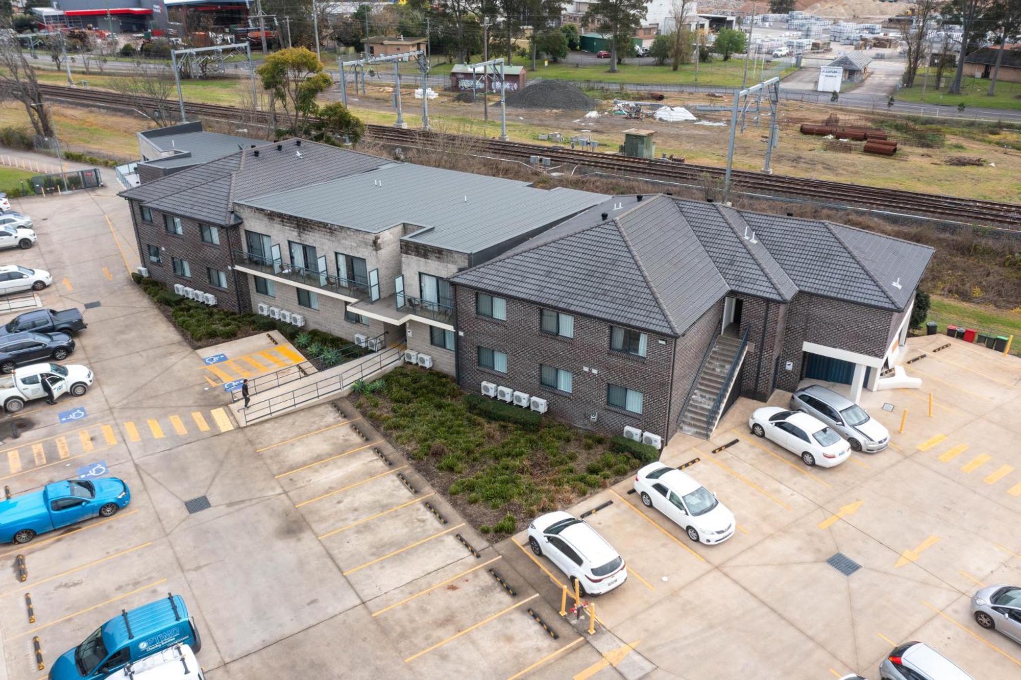 Value Suites Penrith Exterior foto