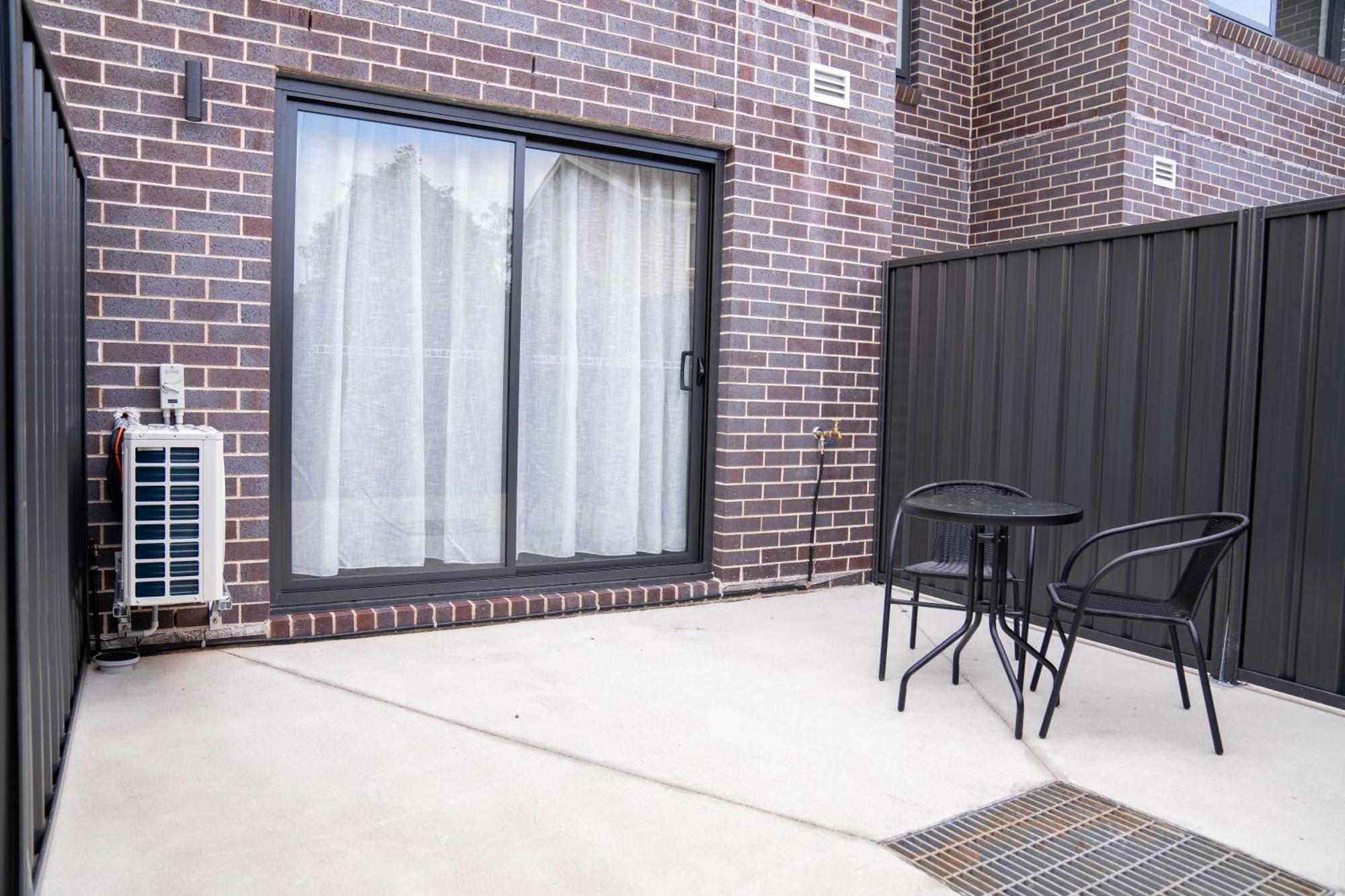 Value Suites Penrith Exterior foto