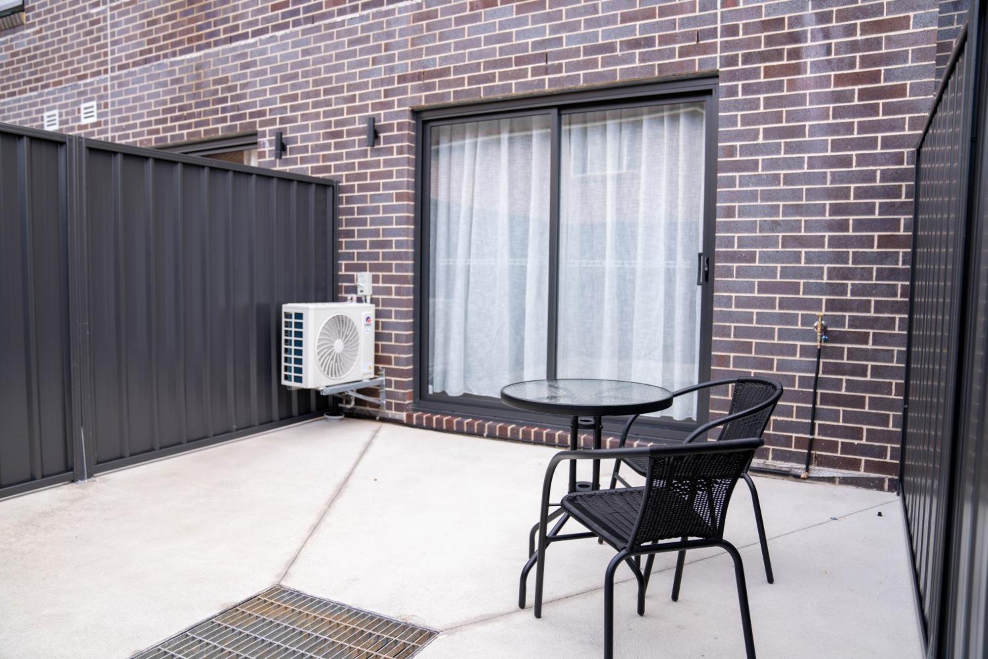 Value Suites Penrith Exterior foto