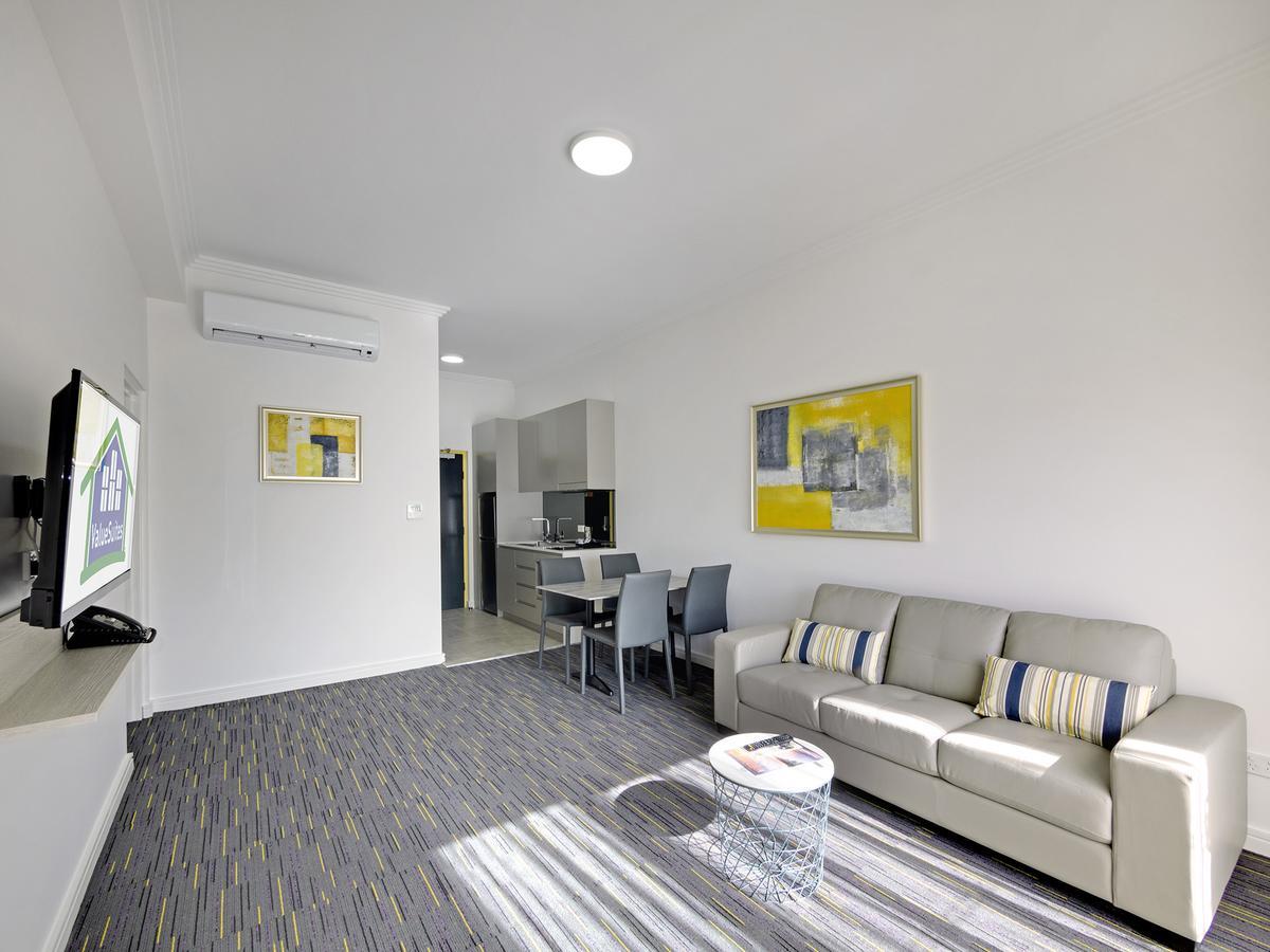 Value Suites Penrith Exterior foto