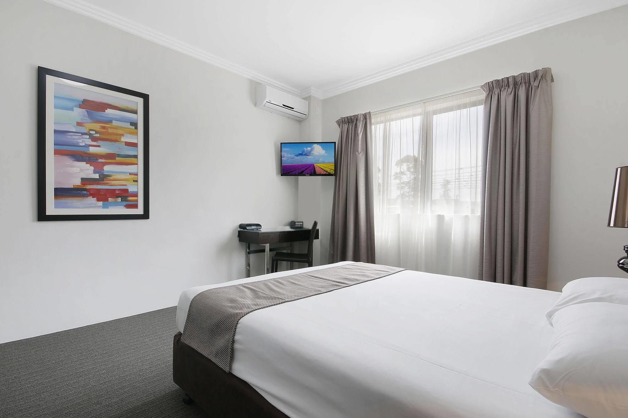Value Suites Penrith Exterior foto